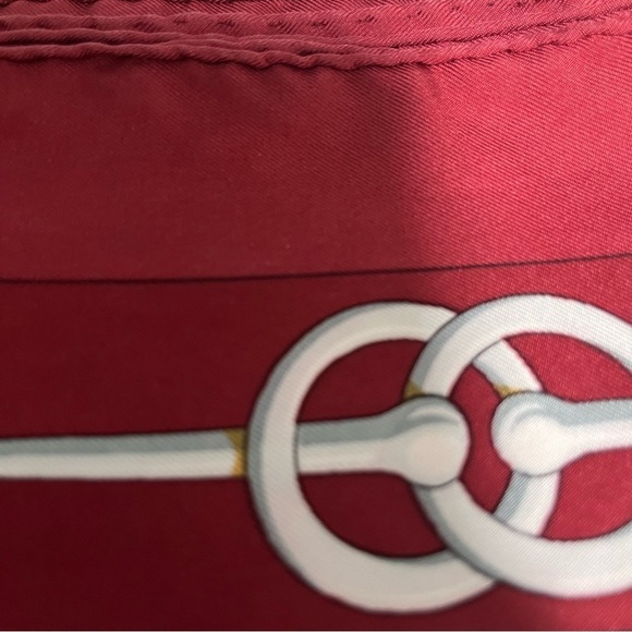 Hermès Rare & Vintage cliquetis RATTLING BORDEAUX Etriers Iconic
Silk Scarf wrap - Picture 6 of 10